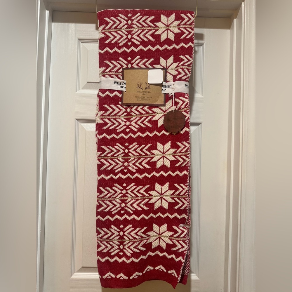 WELL DRESSED HOME Snowflake Decorative Throw - Red/Off White/Gold - 50”x 70”
